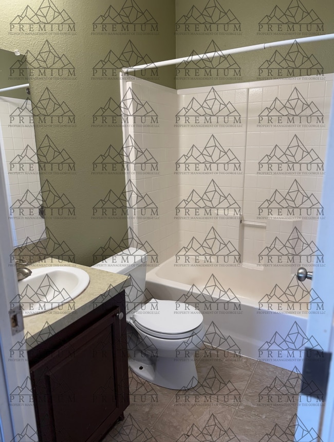 Building Photo - 4 Bed 2 Bath home in Dufur, Oregon!