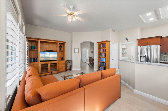Building Photo - 38537 Fallbrook Ave