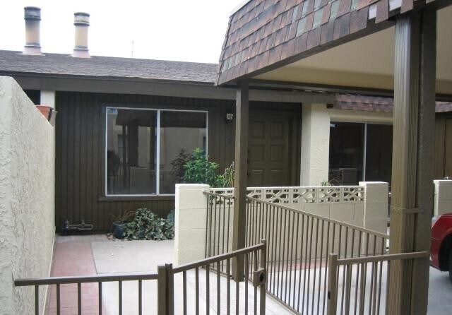 Building Photo - Remodeled 2/2 patio home for rent in sought-after central Phoenix area.