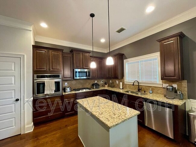 Building Photo - 1031 Dietrich Ln