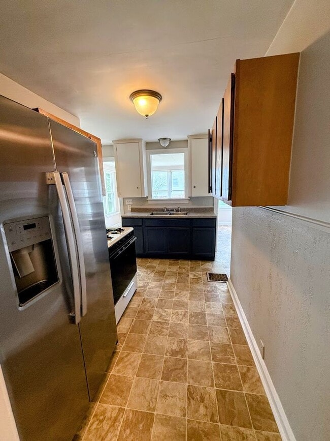 Building Photo - Spacious 2 bedroom with bonus room for rent - Canton NW