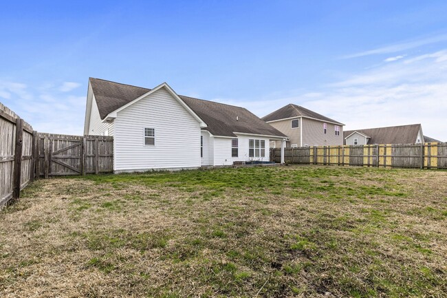 Building Photo - Carolina Plantations Home with Fenced Yard