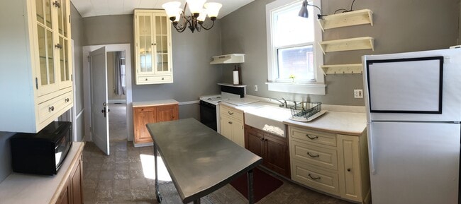 Building Photo - 967