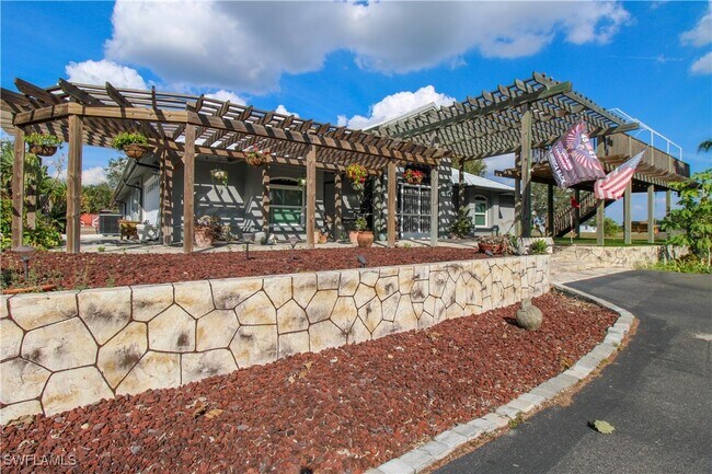 Building Photo - 3935 70th Ave NE