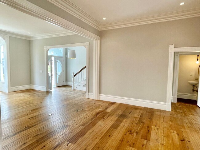 Building Photo - 5BR/3.5BA Elegant Presidio Heights Home! Flat Yard! 2 Car Garage! Laundry! PROGRESSIVE