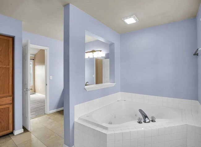 Building Photo - 709 Indigo Dr