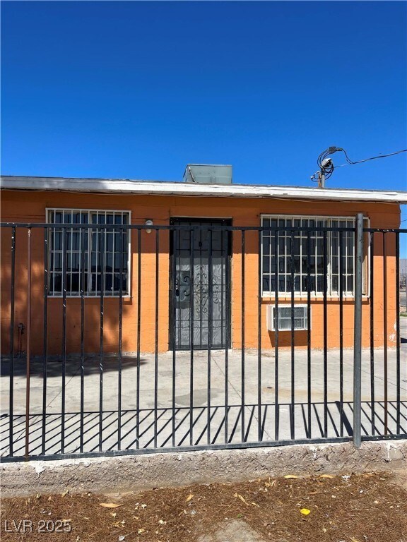 Primary Photo - 708 Jackson Ave