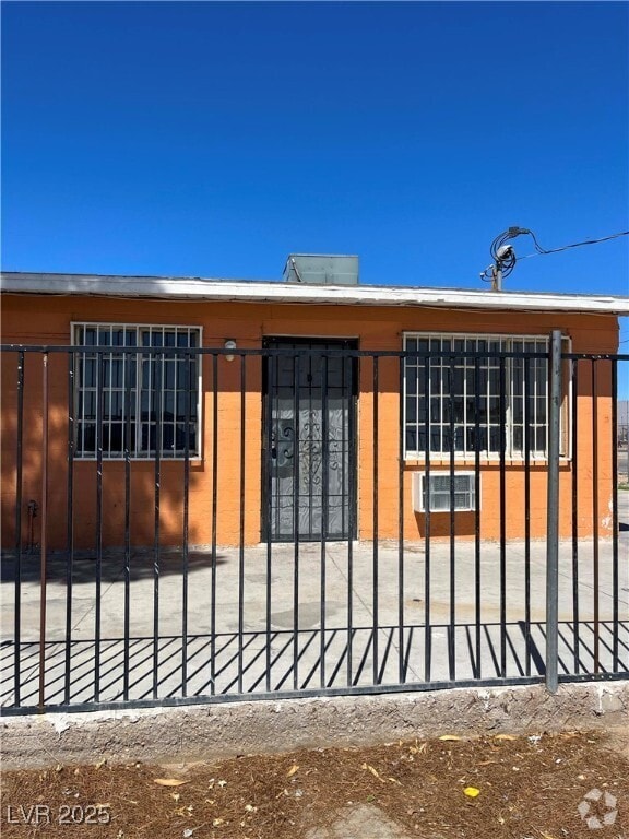 Building Photo - 708 Jackson Ave