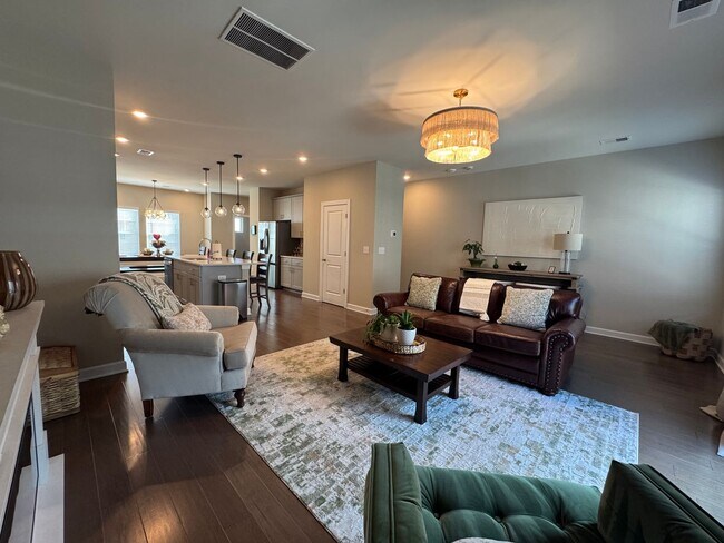 Building Photo - Modern 3-Level Townhome for Rent | Prime SW Charlotte Location