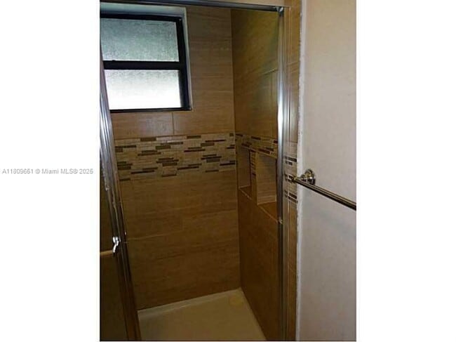 Building Photo - 2631 Alcazar Dr