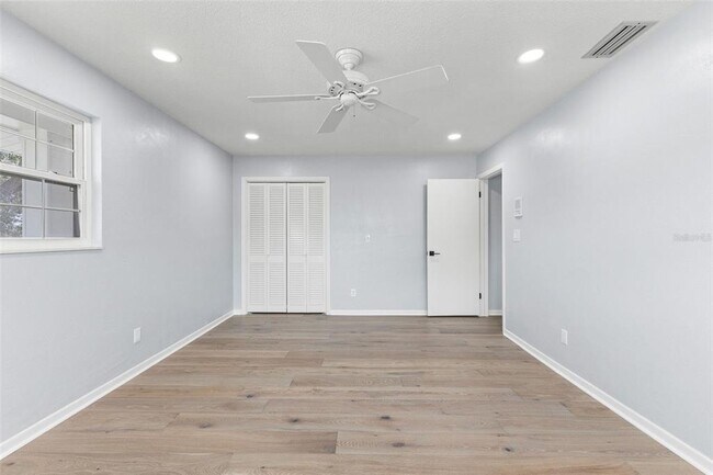 Building Photo - 4000 14th Way NE