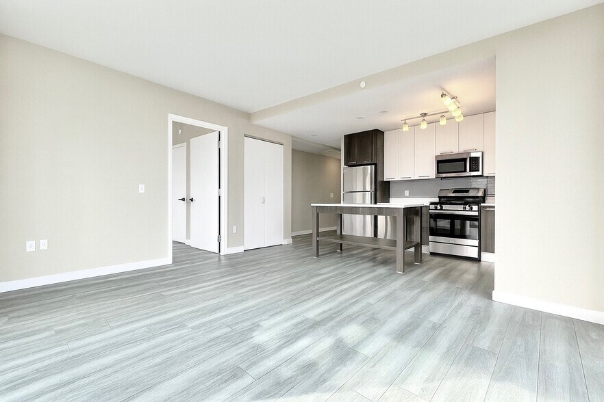 Building Photo - 1524 Sheepshead Bay Rd