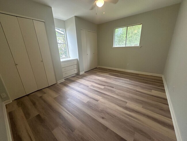 Building Photo - Lynbrook Subdivision