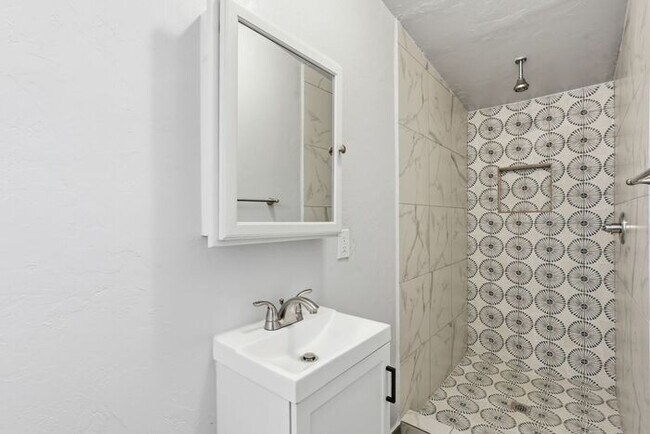 Building Photo - 4608 Fremont Ave
