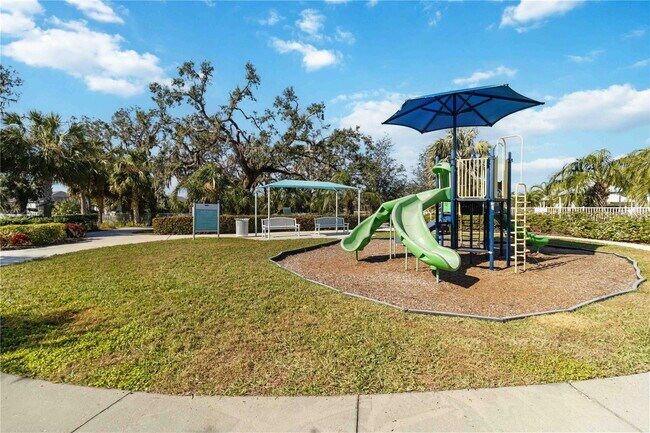 Building Photo - Nearly new 3 bedroom 2 bath home with an a...
