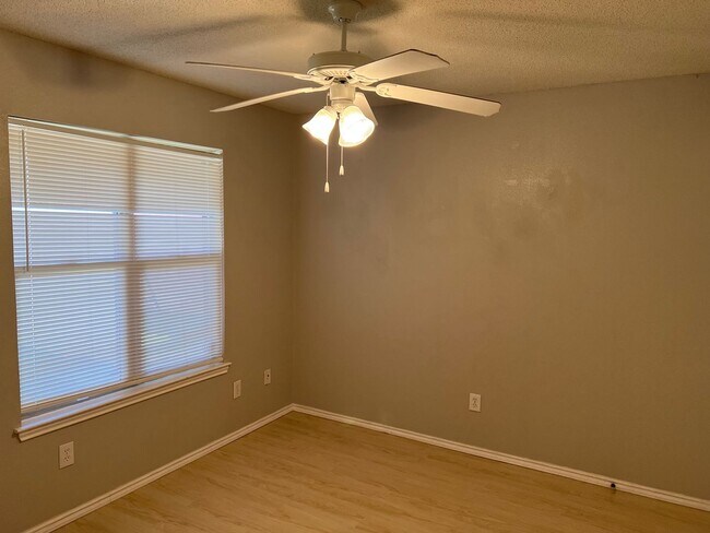 Building Photo - 3108 110th St