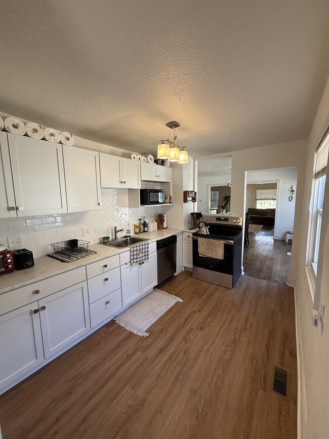 Building Photo - 5119 Paseo Blvd