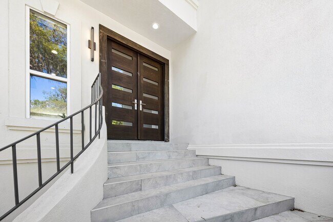 Building Photo - 14030 Mandarin Oaks Ln