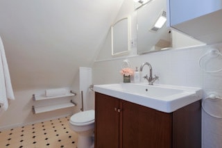 Building Photo - 1121 S East Ave