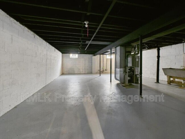 Building Photo - 1622 Merrill Ave