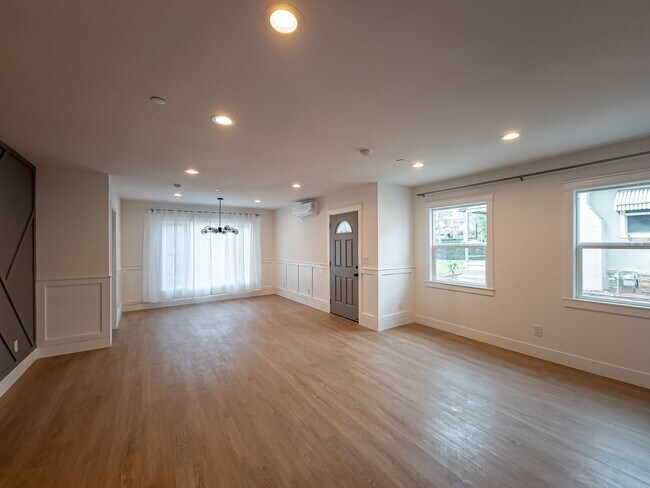 Building Photo - Newly Renovated 4BR Lamanda Park Units!