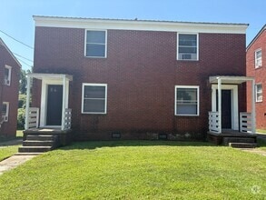 Building Photo - 2 Bedroom, 1 Bathroom Apartment in High Po...