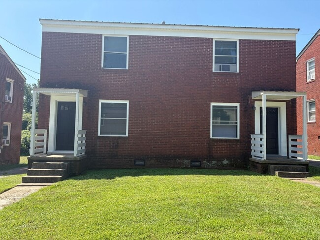 Primary Photo - 2 Bedroom, 1 Bathroom Apartment in High Po...