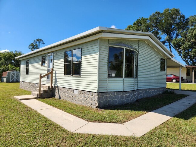 Building Photo - 2 Bedroom 2 Bathroom W/ Storage in family friendly neighborhood!