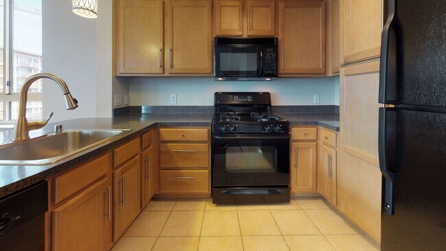 Building Photo - Spacious 1,000 Square Foot Two Bedroom Con...