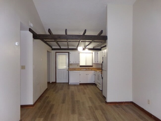 Building Photo - Charming Duplex in Havelock