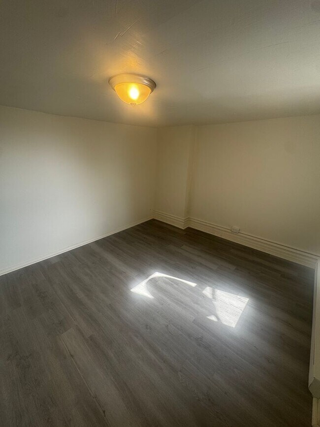 Building Photo - 222 N 12th St