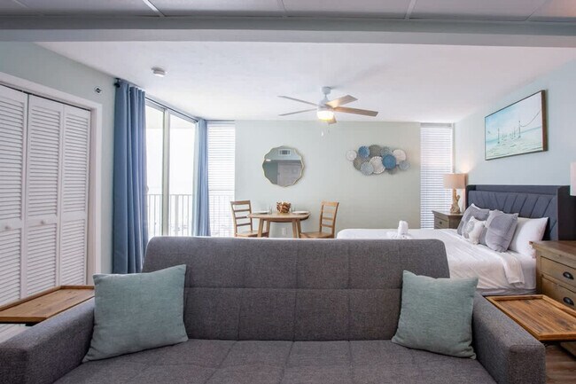 Building Photo - 10517 Front Beach Rd