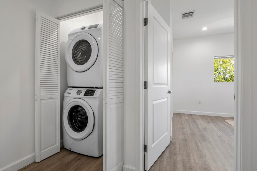 Building Photo - 14727 Friar St