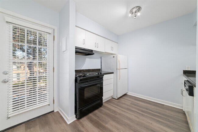 Building Photo - 3300 Yorktown St