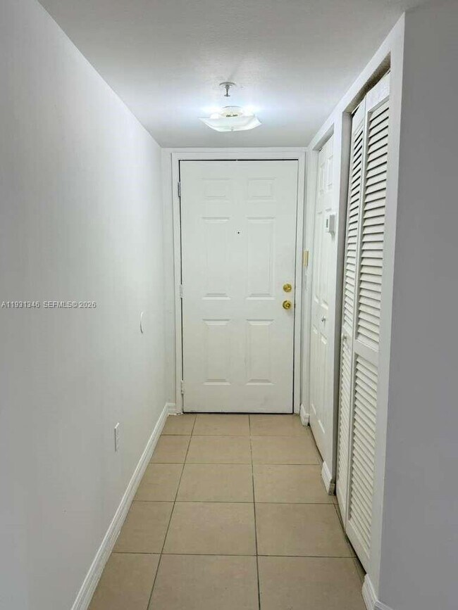 Building Photo - 2494 Centergate Dr