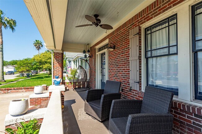 Building Photo - 4508 Avenue O 1/2