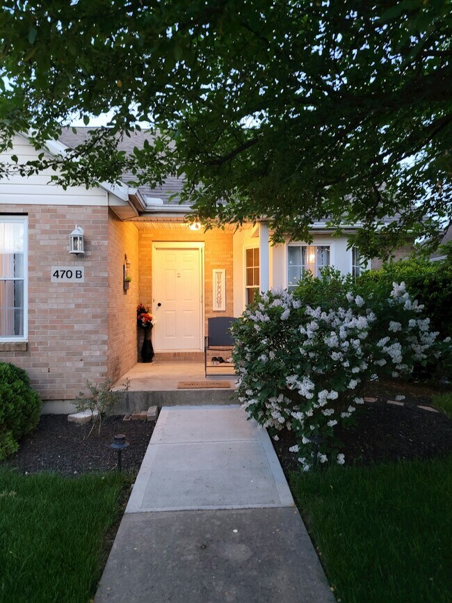 Building Photo - 470 Yale Dr