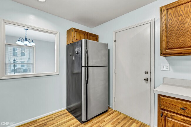 Building Photo - 2621 College Hill Cir
