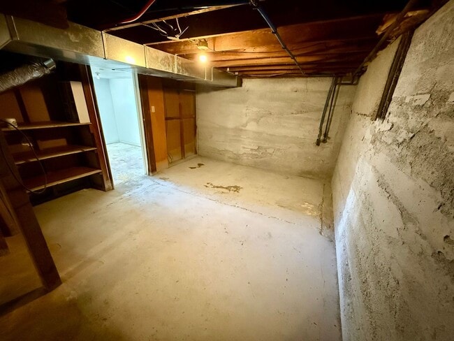 Building Photo - Charming 2-Bedroom, 1-Bathroom House for R...