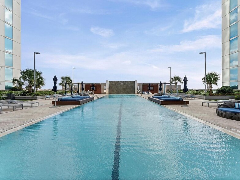 Building Photo - 5925 Almeda Rd