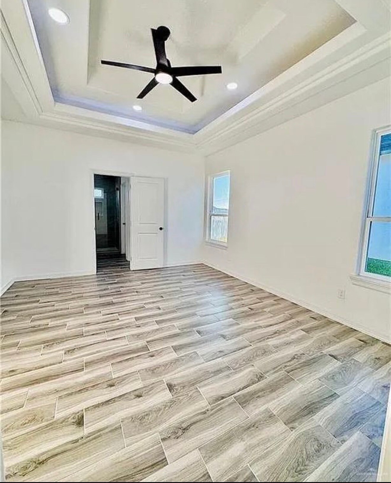 Building Photo - 2304 E Tamarindo Ave