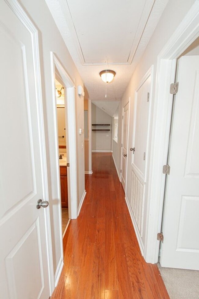 Building Photo - 8740 Lindsey Ln