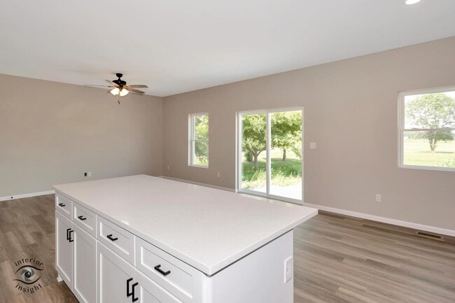 Building Photo - 1323 Sioux Turn