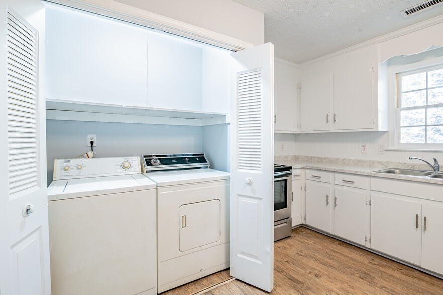 Building Photo - 887 Timberlake Dr