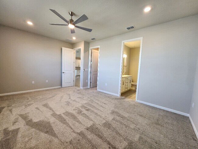 Building Photo - Gorgeous 3-Bedroom, 2-Bathroom Home in Cle...