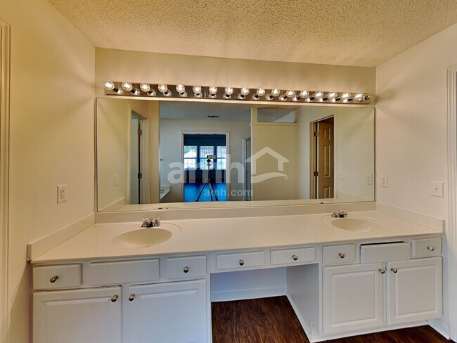 Building Photo - 4505 Glenaire Dr NW