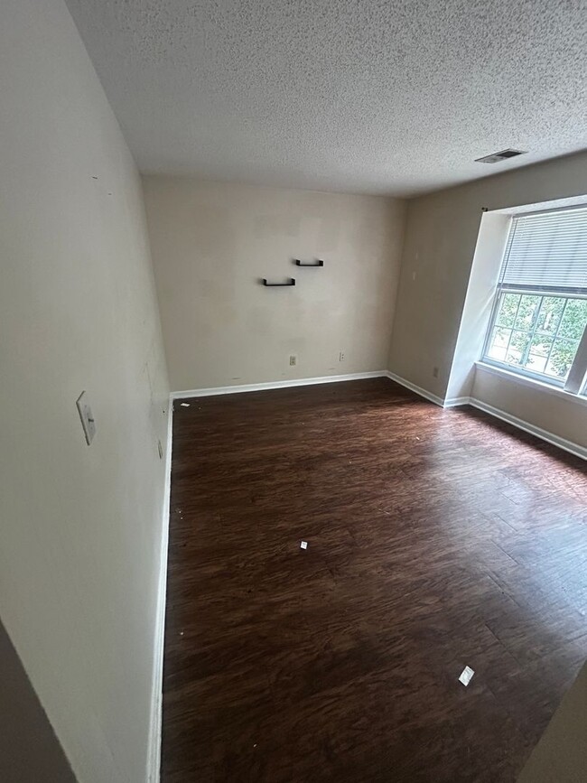 Building Photo - Freshly Renovated 3BR Condo Steps from UNC...