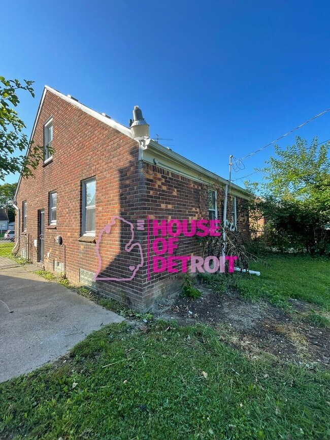 Primary Photo - 3 BEDROOM | 1 BATH | FREE PRE SCREEN