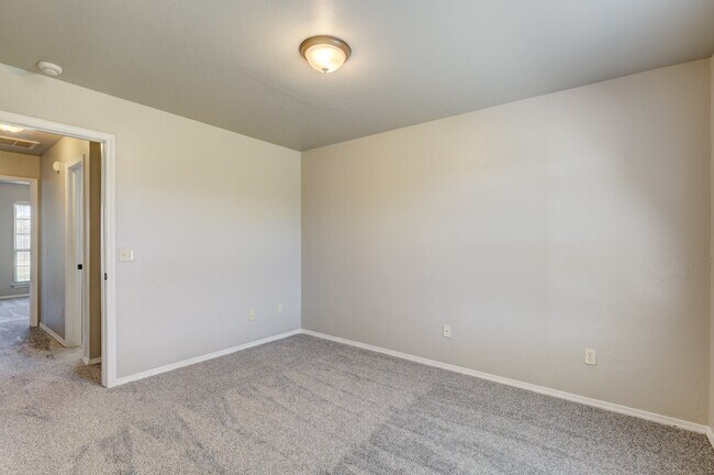 Building Photo - 2816 Coventry Manor Dr