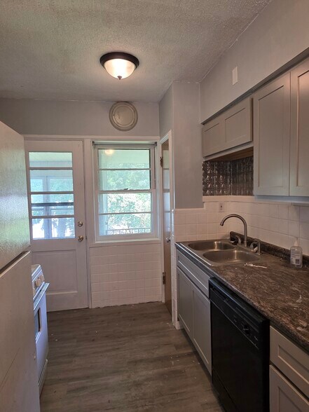 Building Photo - 8241 Delmar Blvd